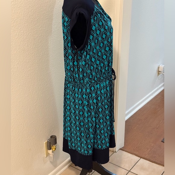 EnFocus Studio Green & Black Zig Zag Striped Sleeveless Midi Dress - Picture 2 of 5